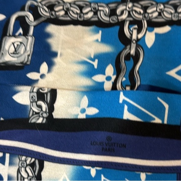 Louis Vuitton Silk Neck Scarf - Picture 6 of 8